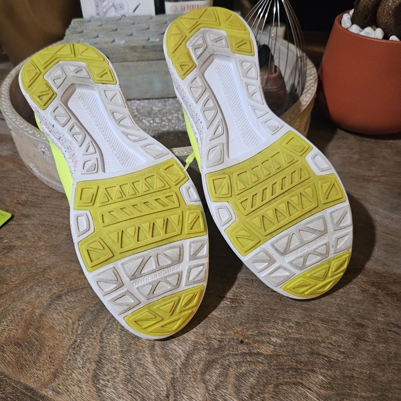 APL Techloom Breeze - Picture 2 of 3